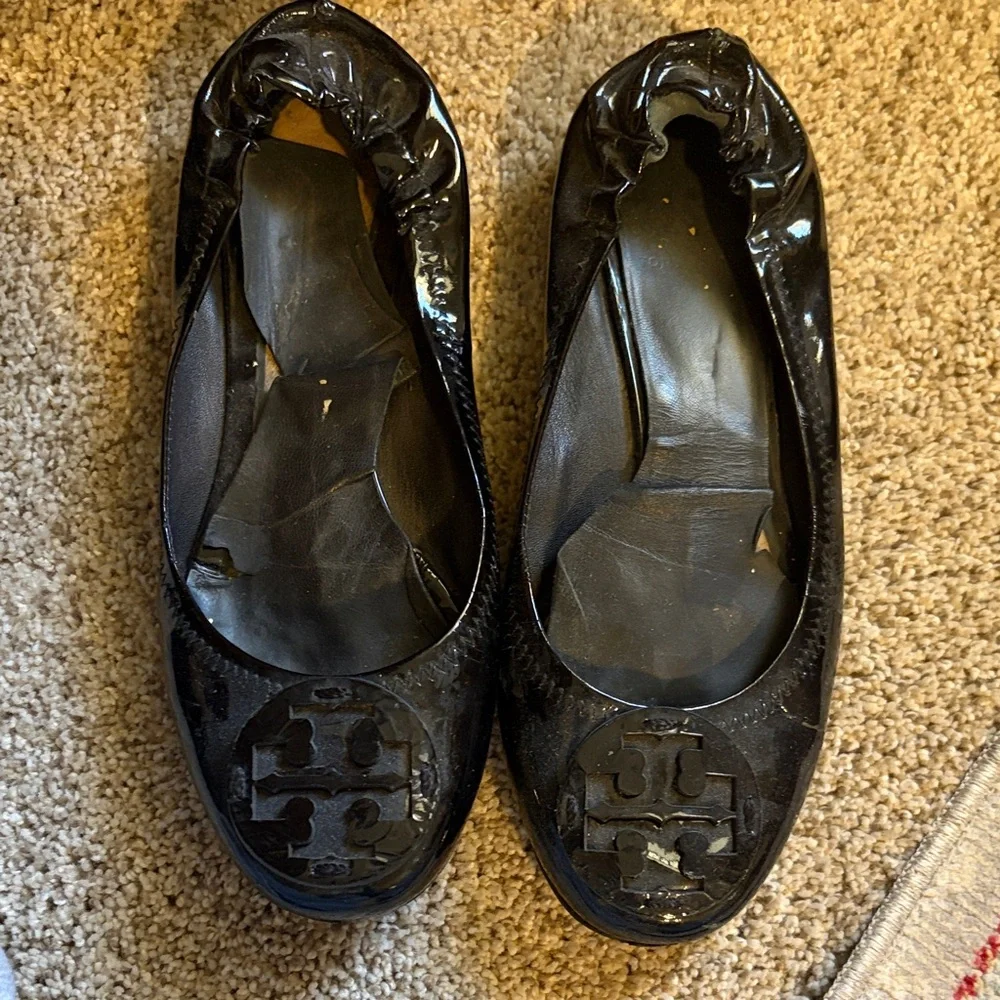 Tory Burch Black Patent Ballet Flats - Picture 1 of 2
